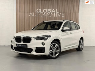 BMW X1 SDrive18i High Executive - M PAKKET - AUTOMAAT - NAVIGATIE