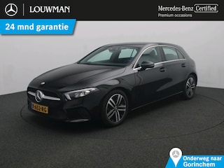 Mercedes-Benz A-klasse 160 Business Solution Luxury Ledkoplampen | Sfeerverlichting | Parkeerpakket met achteruitrijcamera | Stoelverwarming | Lederlook ARTICO. Inclusief 24 maanden Mercedes-Benz Certified garantie voor Europa.
