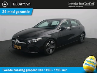 Mercedes-Benz A-klasse 160 Business Solution Luxury Ledkoplampen | Sfeerverlichting | Parkeerpakket met achteruitrijcamera | Stoelverwarming | Lederlook ARTICO. Inclusief 24 maanden Mercedes-Benz Certified garantie voor Europa.