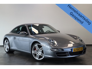 Porsche 911 3.8 Carrera 4S 355PK Navigatie 19LMV Volleder interieur met memorie Bose Installatie.