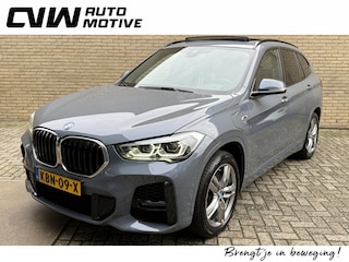 BMW X1 xDrive25e M-Sport | Panoramadak | Elektrische achterklep | Apple Carplay/ Android Auto  | LED | PDC v+a | Sfeerverlichting | LED | Navigatie | Cruise Control