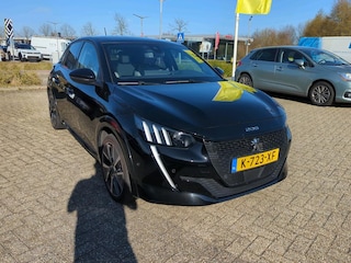 Peugeot 208 EV GT Pack 50kWh 3 Fase | Panoramadak | Adaptive Cruise | Stoelverwarming | Alcantara | Leder | Dodehoek-Detectie | Keyless-Entry |
