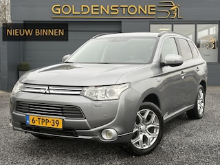 Mitsubishi Outlander 2.0 PHEV instyle 2e Eigenaar,Trekhaak,Navi,Camera,Clima,Cruise,Stoelverwarming,Schuifdak,Keyless,Leder,Lm velgen,Apk tot 04-2027