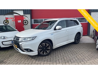 Mitsubishi Outlander 2.0 PHEV Instyle AUTOMAAT / XENON / LEDER / STOELVERW / TREKHAAK / ROCKFORD FOSGATE / 360GR CAMERA / NL-AUTO