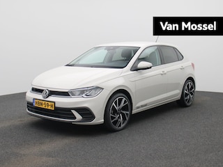 Volkswagen Polo 1.0 TSI Life Edition 95 PK | Navigatie | Apple Carplay | Climate control | Getinte ruiten | Camera | Parkeersensoren achter | Lichtmetalen velgen |