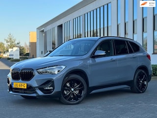 BMW X1 XDrive25e High Executive SPORT Edition, Black line, pano, afn.trekhaak, camera, 1/2 lederen sportinterieur,stoelverwarming