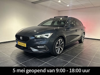 Seat Leon Sportstourer 1.5 eTSI FR Launch Edition | Panoramadak | Trekhaak | Navigatie | All-season banden |