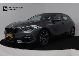 BMW 118i High Executive Edition (NAVIGATIE, PARKEERSENSOREN, STOELVERWARMING, LEDER, SPORTSTOELEN, LED)