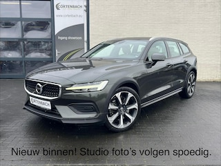 Volvo V60 2.0 T5 AWD Pro | Panorama dak | Adaptieve cruise | Zwenkbare trekhaak | Harman Kardon | 20 Inch | Memory |