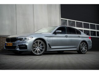 BMW 530e 252 PK iPerformance High Executive M-Sportpakket / 97% SOH/ Schuifdak/ Sport-Stoelen/ Stoel.Verw/ Camera/ Led-Koplamp/ Shadow-Line/ 20'' LMV