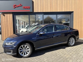Volkswagen Passat Sedan 1.4 TSI GTE Highline 218 PK Plug-in hybride | Elec. stoelen met verwarming | Trekhaak afneembaar | Adaptieve cruise controle | PDC | 17LMV | DEALER-STAAT
