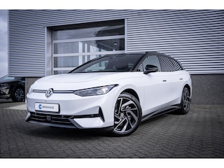 Volkswagen ID.7 Tourer Limited Edition | Achterbank in ongelijke delen neerklapbaar incl. middenarmsteun en doorlaadmogelijkheid | Afstandscontrolesysteem (Front Assist), met voetgangers- en fietsersherkenning | Automatische afstandsregeling (Adaptive Cruise Control)