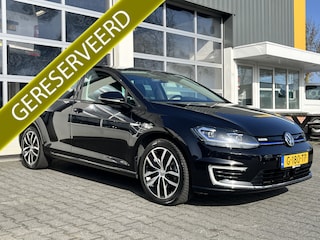 Volkswagen Golf E-DITION Airco Cruise controle Digitaal display Apple carplay Achterruitrij camera Telefoonverbinding Navigatiesysteem Oplaadkabel Parkeersensoren voor en achter