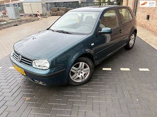 Volkswagen Golf 1.6-16V