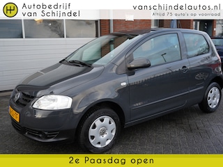 Volkswagen Fox 1.4 75PK TRENDLINE ORIGINEEL NEDERLANDS SCHUIF-KANTELDAK 4X PERF ALL SEASON BANDEN ELECTR.RAMEN SPIEGELS RADIO CD