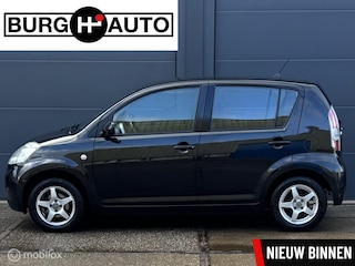 Daihatsu Sirion 2 1.3-16V Comfort - AIRCO - EL. RAMEN + SPIEGELS - CPV - STUURBEKRACHTIGING - NAP - NL AUTO - APK T/M 19-02-2027 -