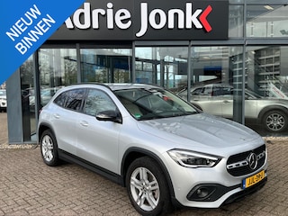 Mercedes-Benz GLA 250 e AMG Line AUTOMAAT | TREKHAAK | HYBRIDE | PARKEER ASSISTENT | 360gr CAMERA | WIDE SCREEN | CREME LEATHER PACK INTERIEUR | UNIEKE AUTO | LAGE KM STAND 53.801km |
