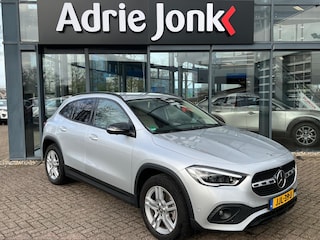 Mercedes-Benz GLA 250 e AMG Line AUTOMAAT | TREKHAAK | HYBRIDE | PARKEER ASSISTENT | 360gr CAMERA | WIDE SCREEN | CREME LEATHER PACK INTERIEUR | UNIEKE AUTO | LAGE KM STAND 53.801km |