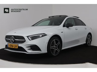 Mercedes-Benz A-klasse 250 e Business Solution AMG Limited (PANORAMADAK, TREKHAAK, STOELVERWARMING, SFEERVERLICHTING, CAMERA)