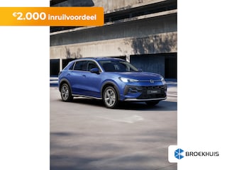 Volkswagen T-Roc Life First Edition | 'App-Connect' draadloze smartphone integratie | Automatische afstandsregeling (Adaptive Cruise Control) | Buitenspiegels elektrisch instel-, verwarm- en inklapbaar