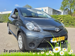 Toyota Aygo 1.0 VVT-i 5drs, NAP! Airco! Lm Velgen! Apk 12-2026! Zondag OPEN!