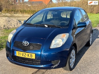 Toyota Yaris 1.3 VVTi Terra 5-Drs Airco Electric pakket Audio/CD Colorpakket ABS EBD Parkeersensoren Dealeronderhoud Nieuwe Apk!