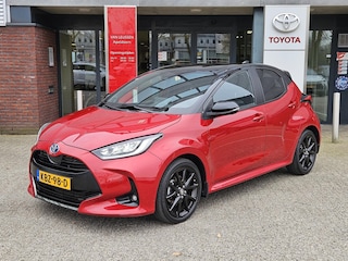 Toyota Yaris 1.5 Hybrid EXECUTIVE HEAD-UP JBL-AUDIO PARK-SENSOREN STOELVERW BLIND SPOT KEYLESS 17'' LM-VELGEN APPLE/ANDROID CLIMA AD-CRUISE NAVI PRIVACY GLASS