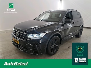 Volkswagen Tiguan 1.5 TSI R-Line Business+ | Winter & Assistance pakket | R-Line in- & exterieur Black | HUD | Navigatie | CarPlay