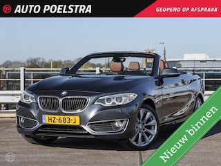 BMW 2-serie Cabrio 220i Luxury Navigatie Camera Bi-xenon Keyless Stoelverwarming Leder Sportstoelen Trekhaak 18"