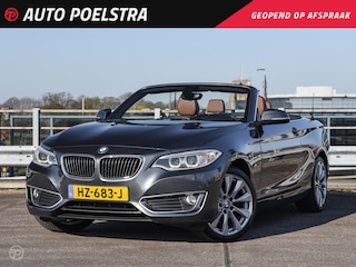 BMW 2-serie Cabrio 220i Luxury Navigatie Camera Bi-xenon Keyless Stoelverwarming Leder Sportstoelen Trekhaak 18"