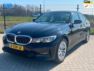 BMW 318i Executive Edition NAVI | CarPlay | LED