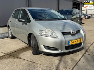 Toyota Auris 1.4-16V Terra