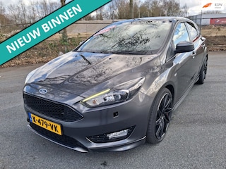 Ford Focus ST-LINE SUPER DIK RIJDT EN SCHAKELT GOED