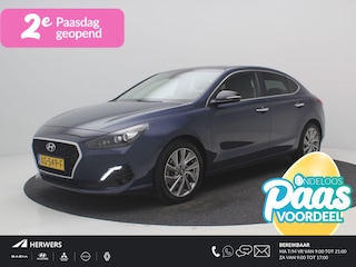 Hyundai i30 1.0 T-GDI 120PK Premium Fastback / Navigatie / Apple CarPlay & Android auto / 17" LMV / Airco Climat control / Cruise Control / Parkeersensoren voor & achter / Achteruitrijcamera / Keyless Entry & Start&Go /