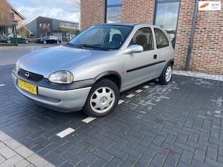 Opel Corsa 1.2i-16V Strada