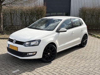 Volkswagen Polo BJR 2013 1.2-12V 70 PK BlueMotion Comfortline STOELVERWARMING | AIRCO | ZWART LMV | CV