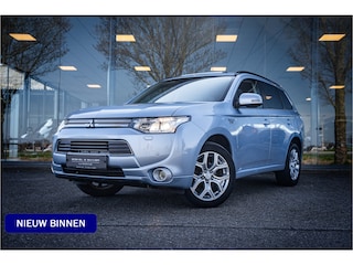 Mitsubishi Outlander 2.0 PHEV Instyle ** Schuifdak ** Trekhaak ** Rockford ** Leer ** NAP ** NL Auto !!