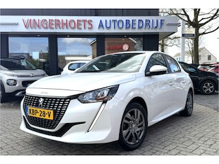 Peugeot 208 Benzine 5-deurs * Style Edition * * Navigatie * Airco * L.M. Velgen * Parkeersensoren * Apple Carplay / Android Auto * Cruise Control * Leder Stuurwiel * Vingerhoets; Vierde Generatie Eersteklas Service. Al meer dan 100 jaar een begrip in de Brabantse Kempen.