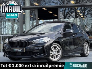 BMW 118i Business Edition Automaat 136PK | M-Sport | Panoramadak | Navigatie | Achteruitrijcamera | Stoelverwarming