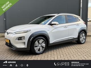 Hyundai Kona EV Premium 64 kWh / Automaat / Navigatie / Cruise Control Adaptief / Trekhaak / Climate Control / Camera / Stoel verwarming/verkoeling / stuurwielverwarming / Head-up / Leder