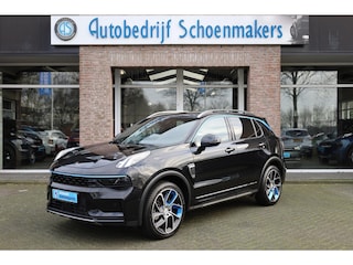 Lynk & Co 01 1.5 MY23! 6.6 Kwh ZWARTE-HEMEL ROLHOES MY23 360-CAMERA PANO/SCHUIF INFINITY DAB NAVI CARPLAY STOELVERWARMING ELEK.ACHTERKLEP 20"LMV