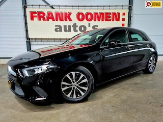 Mercedes-Benz A-klasse 180 136PK Business Line + LED|DAB|Navi|Apple|Android|Leder/Stof|Digital Cockpit|Clima|Cruise|Camera|PDC