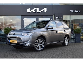 Mitsubishi Outlander 2.0 PHEV instyle+ Navigatie | Camera | Leder | Panoramadak | Keyless Go | 18" LMV!