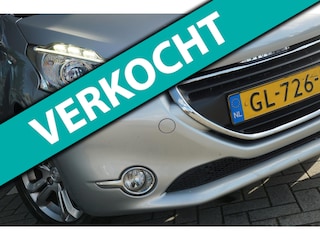 Peugeot 208 1.2 110PK Allure - Gris Aluminium - Navigatie/Bleutooth/LMV