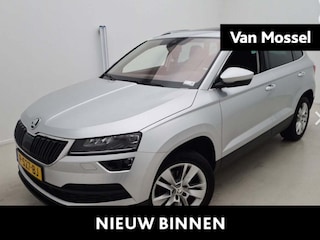Skoda Karoq 1.5 TSI ACT Business Edition Plus 150 PK | Automaat | Elektrisch Panoramadak | Trekhaak inklapbaar | Cruise Control | Climate Control | Stoelverwarming | Achteruitrij Camera | Navigatie |
