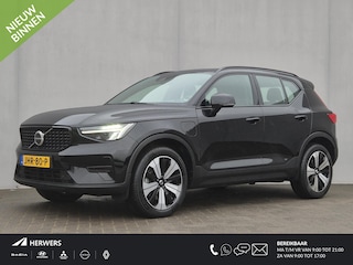 Volvo XC40 1.5 T5 Recharge Plus Dark Automaat / Accu SOH 94,43% / All season banden / Harman/Kardon Audio Systeem / Park Assist Pack & Seat Pack / Trekgewicht 1.800 kg / Stuur- & Stoelverwarming / Navigatie d.m.v. Apple Carplay/Android auto / Achteruitrijcamera /