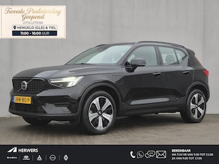 Volvo XC40 1.5 T5 Recharge Plus Dark Automaat / Accu SOH 94,43% / All season banden / Harman/Kardon Audio Systeem / Park Assist Pack & Seat Pack / Trekgewicht 1.800 kg / Stuur- & Stoelverwarming / Navigatie d.m.v. Apple Carplay/Android auto / Achteruitrijcamera /