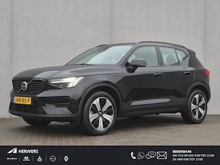 Volvo XC40 1.5 T5 Recharge Plus Dark Automaat / Accu SOH 94,43% / All season banden / Harman/Kardon Audio Systeem / Park Assist Pack & Seat Pack / Trekgewicht 1.800 kg / Stuur- & Stoelverwarming / Navigatie d.m.v. Apple Carplay/Android auto / Achteruitrijcamera /