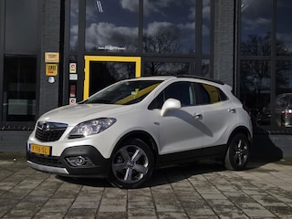 Opel Mokka 1.6 Cosmo | Trekhaak | Parkeersensoren V+Ar | Climate Control | Cruise Control | Navi | Stuur Verw | Stoel Verw |