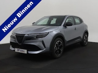 Alfa Romeo Junior Elettrica Speciale 54 kWh | ACC | Clima | LED  05-2025 10.537 KM